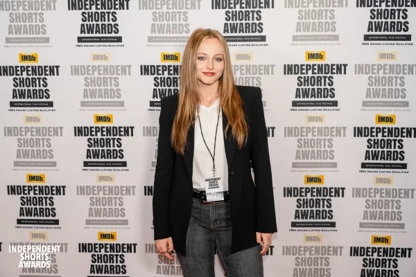 7th Annual Awards – Red Carpet Photo Call